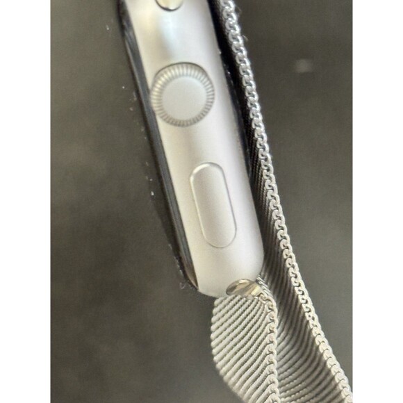 Apple Watch 1st Gen 42mm Silver Aluminum Case Unlocked - Picture 4 of 5
